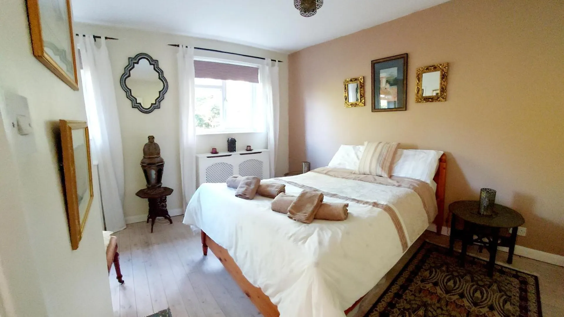 Oriental, 2 Double Bedroom Flat, Royal Greenwich, Se London